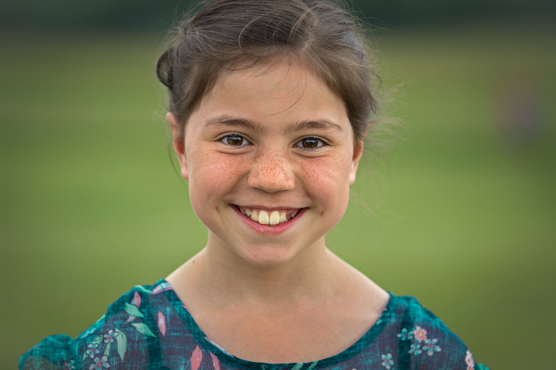 young girl with big front teeth
